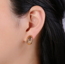 Load image into Gallery viewer, Dainty Golden Multi Flower Net Stud Earrings
